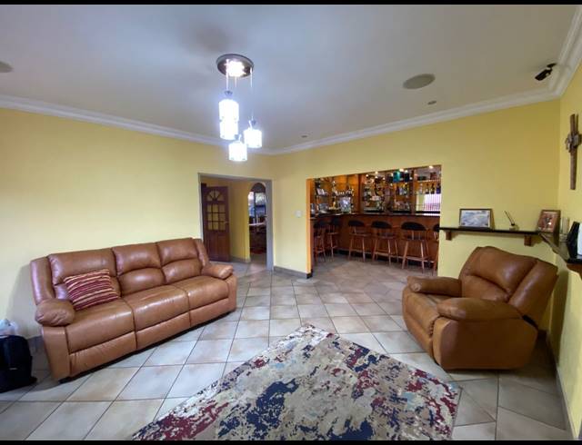 3 BEDROOM FREEHOLD FOR SALE IN SUNWARD PARK